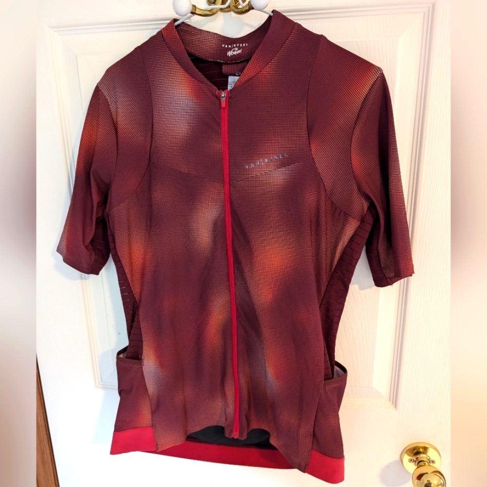 Women's Short Sleeve Cycling Jersey in Burgundy